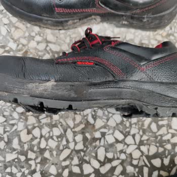 Yeni YDS İş Güvenliği Ayakkabısının Tabanı Parçalanması