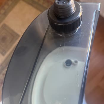 Kiwi Home Ürünün Temiz Su Haznesinin Kapağı Ve Hazne Kutusunda Çatlak Bulunmaktadır