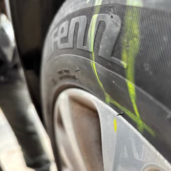 Yanağından Balon Yapan Laufenn Lastiğin Garanti Değişimi İçin Cevap Bekleniyor