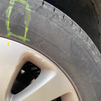 Yanağından Balon Yapan Laufenn Lastiğin Garanti Değişimi İçin Cevap Bekleniyor