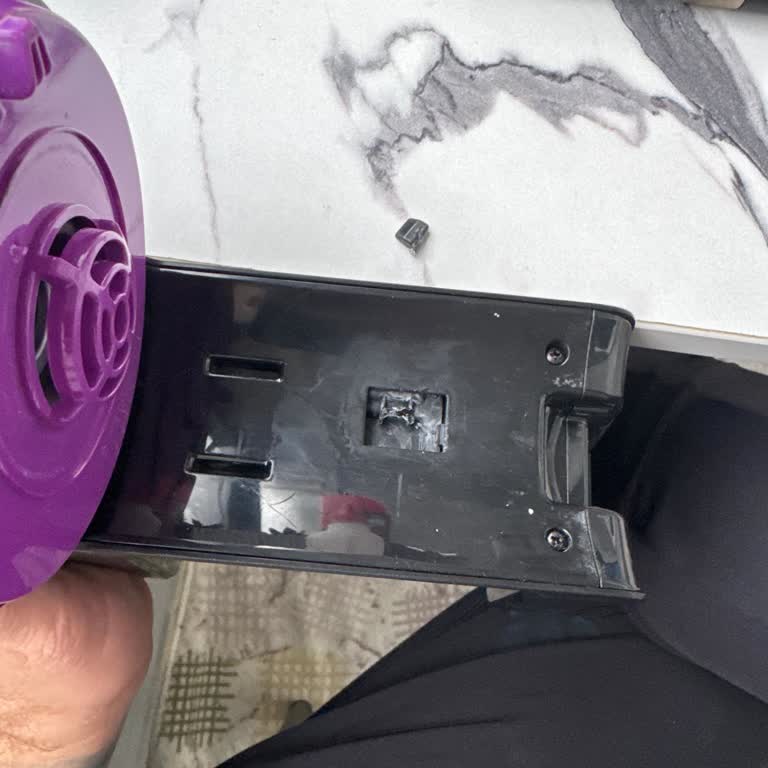 Fakir Hausgeräte İnovator 6158 Süpürge Toz Haznesi Tırnağı Kırıldı, Garanti Değişimi Talep Ediliyor