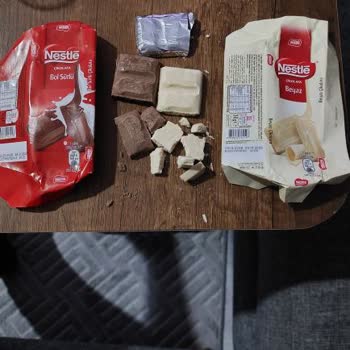 Nestle Çikolata Rengi Bozuk, Sağlık Endişesi Ve Hediye Paketi Talebi