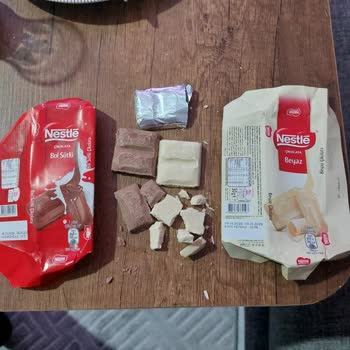 Nestle Çikolata Rengi Bozuk, Sağlık Endişesi Ve Hediye Paketi Talebi