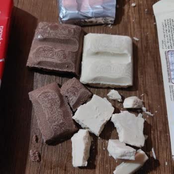 Nestle Çikolata Rengi Bozuk, Sağlık Endişesi Ve Hediye Paketi Talebi