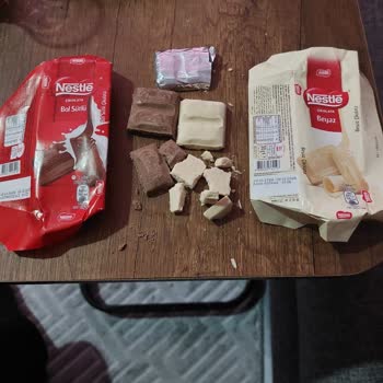 Nestle Çikolata Rengi Bozuk, Sağlık Endişesi Ve Hediye Paketi Talebi