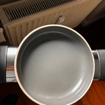 Korkmaz Yapışan Çizik Tavaya Kullanıcı Hatası Dediler