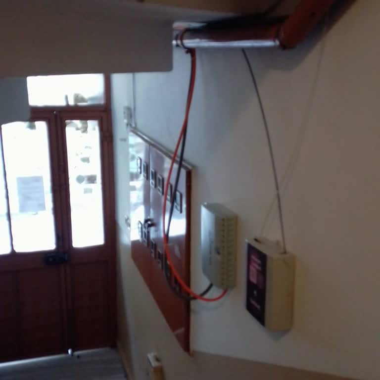 Kablo Ve Kutunun Düzensiz Montajı Ve Kirli Alanlar İçin Acil Yeniden Düzenleme Talebi