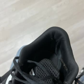 Bingöl Kalyon FLO Mağazasında Adidas Ayakkabının Hızlı Yırtılması Ve Değişim Talebi