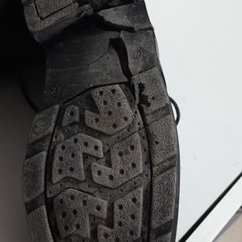 Dockers Bot Ayakkabısının Kısa Sürede Tabanı Ve Topuğu Yırtıldı, Firma Çözüm Sunmadı