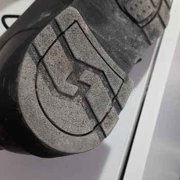 Dockers Bot Ayakkabısının Kısa Sürede Tabanı Ve Topuğu Yırtıldı, Firma Çözüm Sunmadı