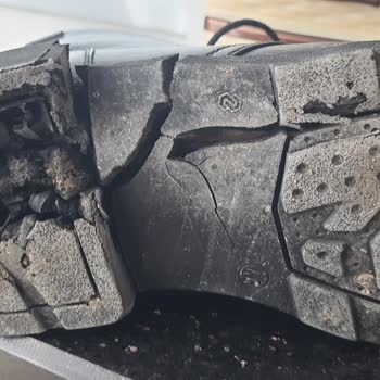 Dockers Bot Ayakkabısının Kısa Sürede Tabanı Ve Topuğu Yırtıldı, Firma Çözüm Sunmadı