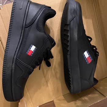 Boyner Uyumsuz Ve Lekeli Tommy Hilfiger Sneaker Gönderimi: Tam İade Talebi