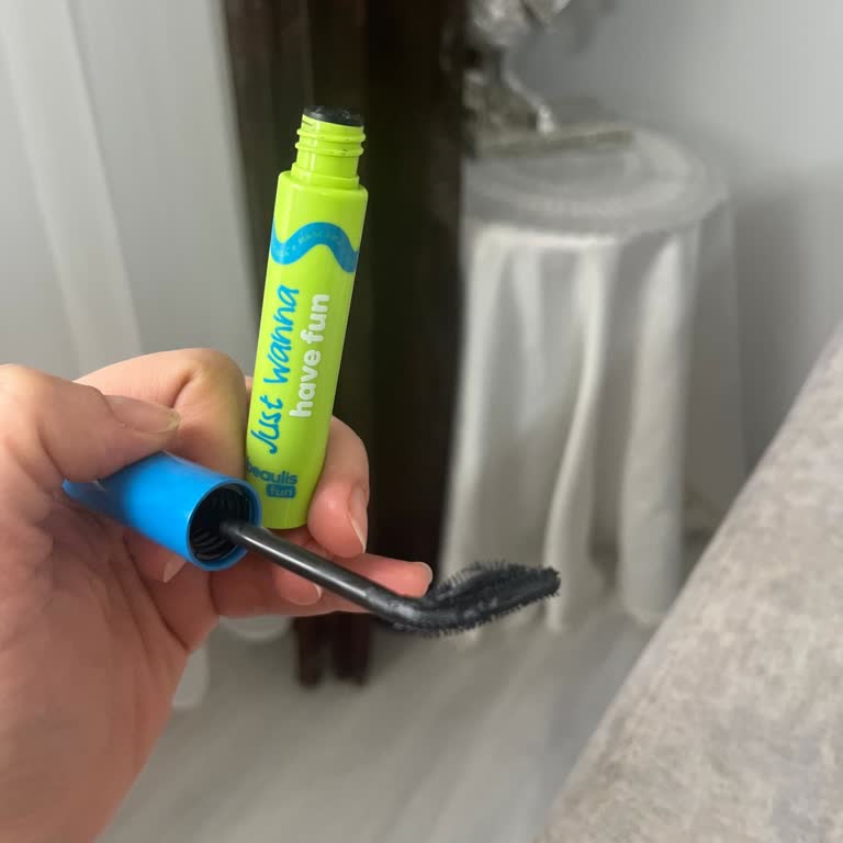 Defolu Maskara İçin Ücretsiz Değişim İsteği