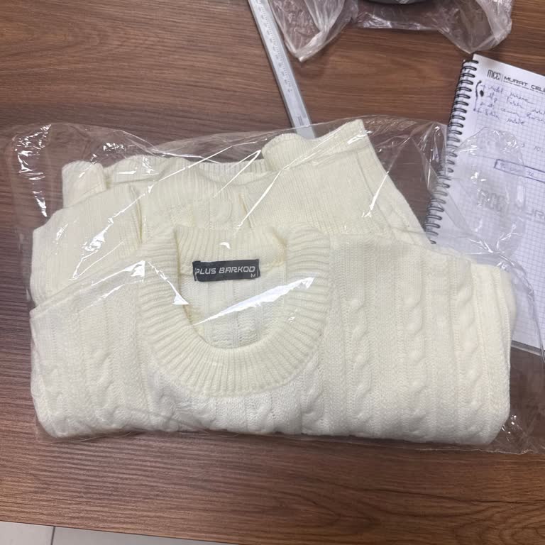 Yanlış Renkli Kazak Gönderimi Ve Cevapsız Müşteri İletişimi