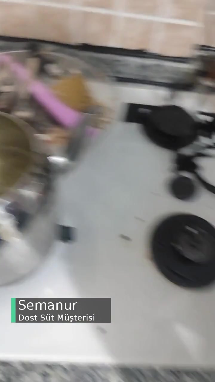 Dost Bozuk Süt Verdiler videonun kapak resmi