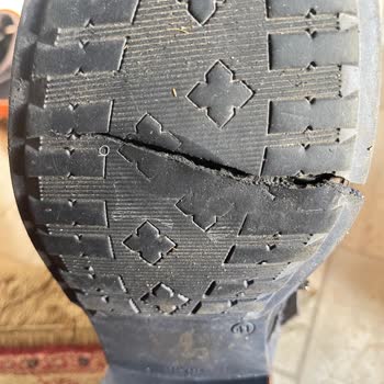 Engbers: Gebrochene Sohle bei beiden Schuhen - keine Kulanz