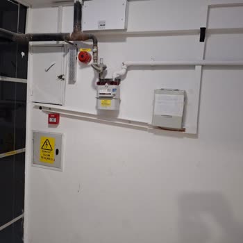 Yönetim Onayı Olmadan Yerleştirilen Fiber Kutusu Estetik Sorun Yaratıyor