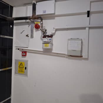 Yönetim Onayı Olmadan Yerleştirilen Fiber Kutusu Estetik Sorun Yaratıyor