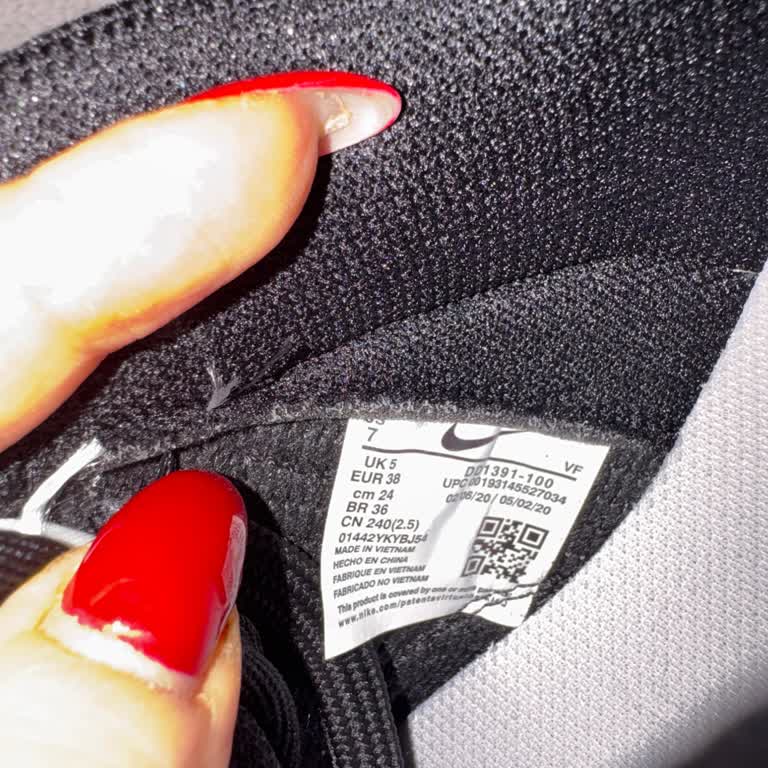 Sneaksnet Siparişteki Bir Ayakkabı Teslim Edildi Diğerine Kargo Başlatılamadı