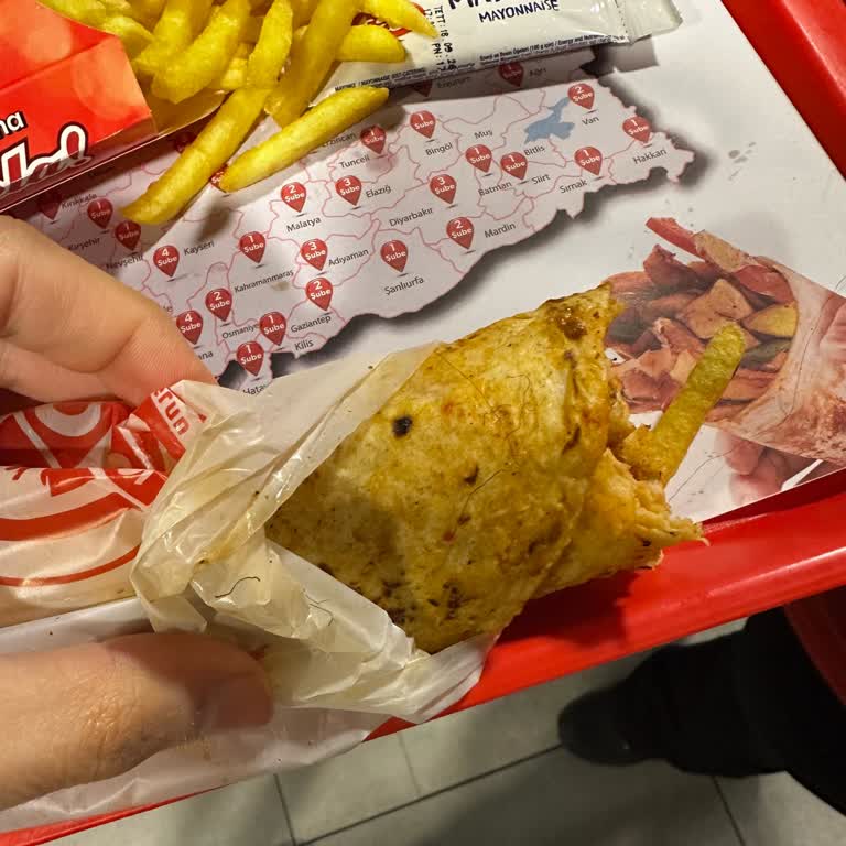 Öncü Döner Yediğim Dürümden Bir Sürü Saç Çıktı