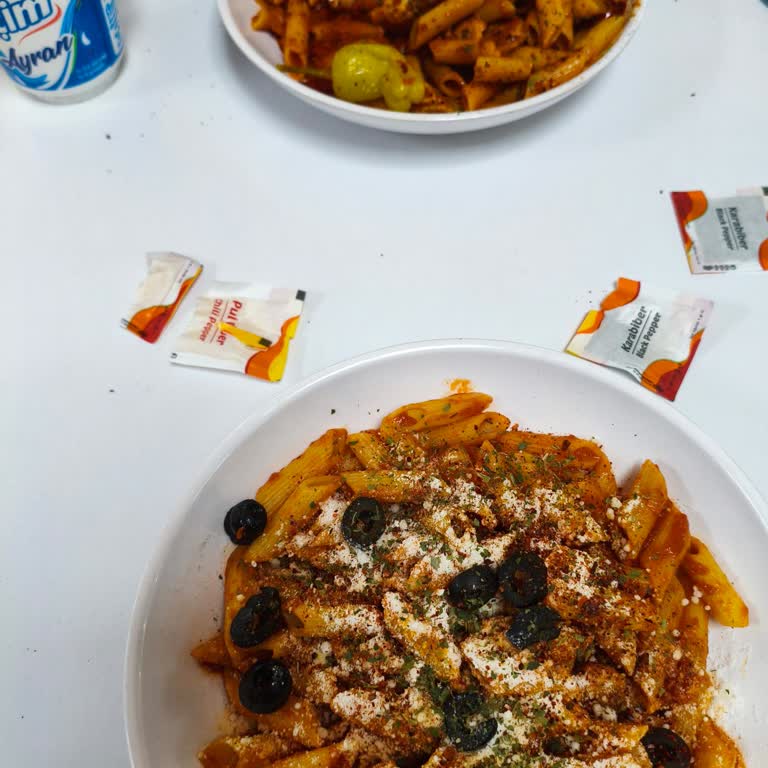 Acılı Tavuklu Makarna Siparişimin Gecikmesi Ve Ücret İadesi Talebi