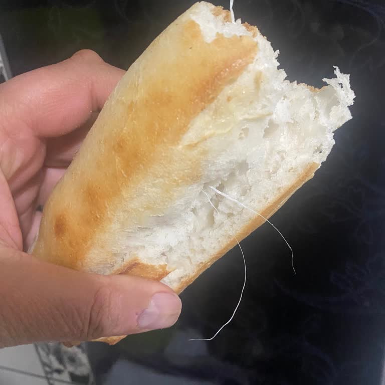 BİM Şubesinde Ekmek Poşeti Ekmek İçine Koyuldu Sağlık Endişesi