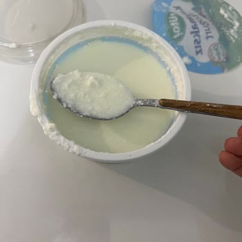 Sütaş Yoğurdu Aşırı Sulu Ve Kesik Kesik, Tüketilemez