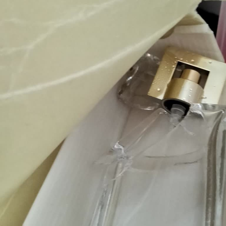 Kırık Parfüm Şişesi Nedeniyle Güvenlik Riski Ve İade Reddi