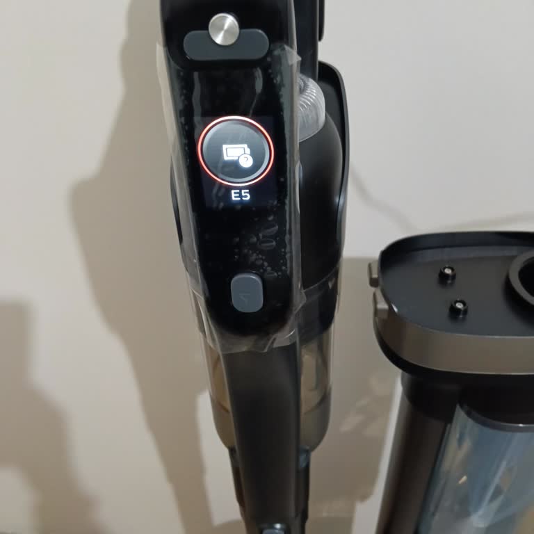 Trendyol'dan Alınan Philips 9000 Dikey Süpürge İlk Kullanımda E5 Hatası Verdi, Değişim Talebi