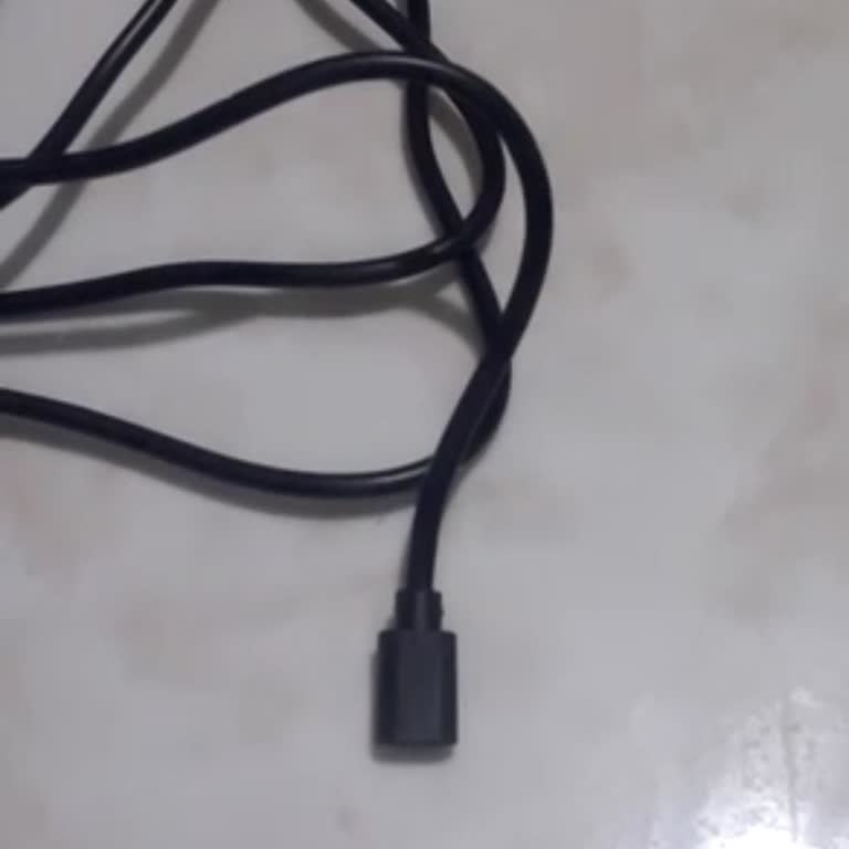 Adaptör Eksik Ve Şarj Kablosu Koptuğundan Ürün Kullanılamaz