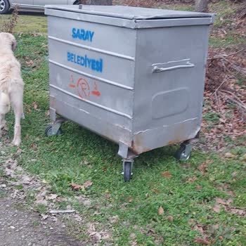 Çöp Konteynerleri Çürük, Çöpler Yere Düşüyor Ve Sağlık Tehdidi