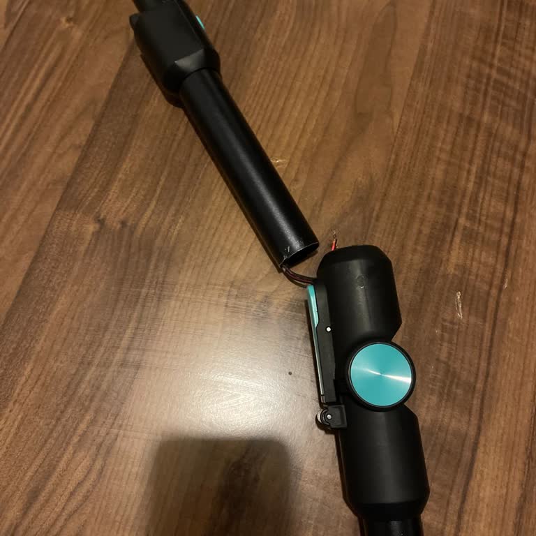 Şarj Süresi Kısa, Çekim Gücü Yetersiz Ve Borusu Kırılan Süpürgeye Yardımsız Müşteri Hizmetleri