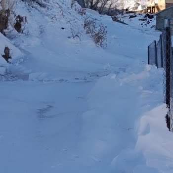 Karayazı Dörtpınar Mahallesi Yolunun Kış Aylarında Açılmaması Ve Temizlenmemesi