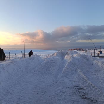 Bina İçi Merdiven Ve Yaya Yolunun Kar Temizliği İhmali