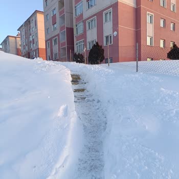 Bina İçi Merdiven Ve Yaya Yolunun Kar Temizliği İhmali