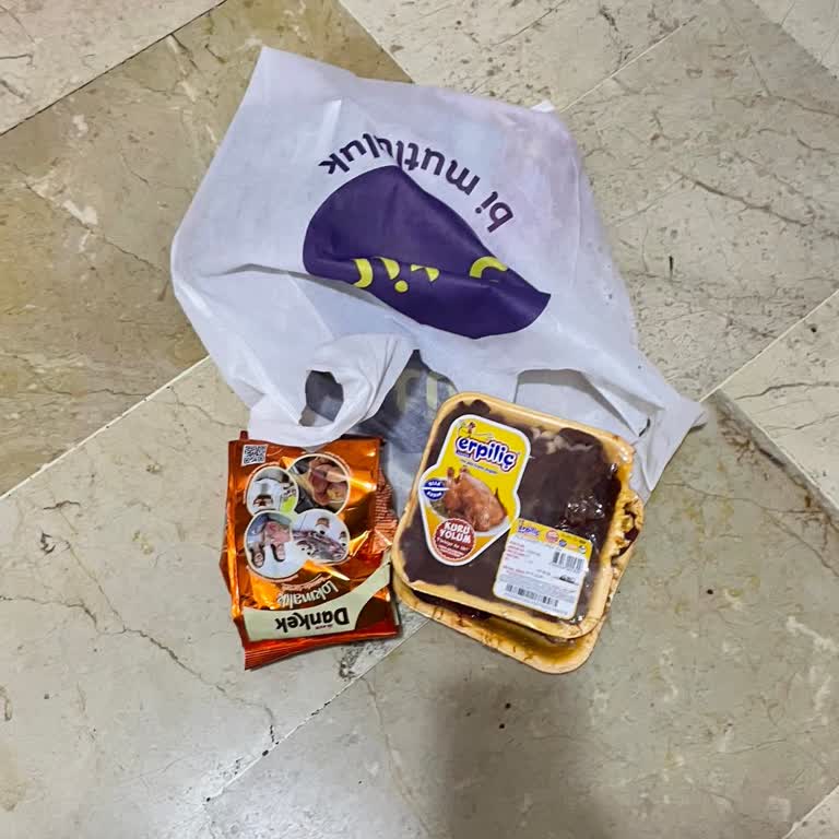 Getir Siparişim Zile Basılmadan Yere Bırakıldı Ve Et Dağılmış