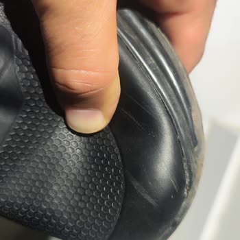 Ayıplı Kışlık Botta Su Sızması Ve Mağaza İlgisizliği