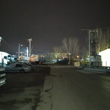 Derince Sokak Lambaları İki Gün Karanlıkta, Acil Çözüm Bekleniyor