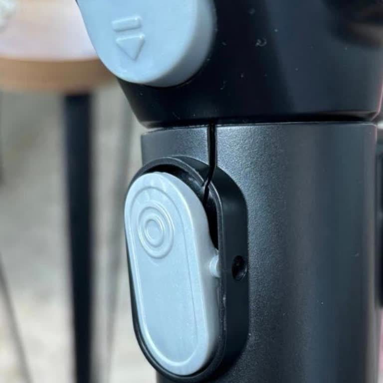 Bosch Ultimate 7 Dikey Süpürge Plastik Parçası Çatladı, Servis 3500 TL Talep Ediyor