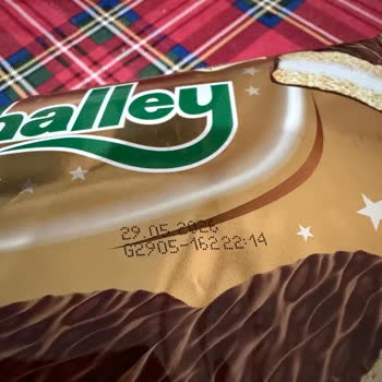 Ülker Halley Ürünün Nemli Ve Kirli Görünümü Hijyen Endişesi Yaratıyor