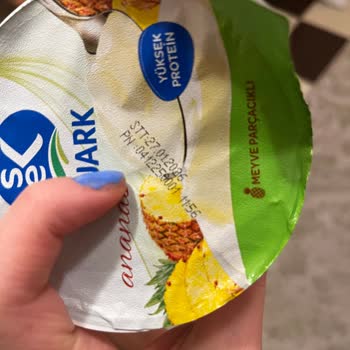Tarihi Geçmemiş Olmasına Rağmen Küflü Ananaslı Yoğurt