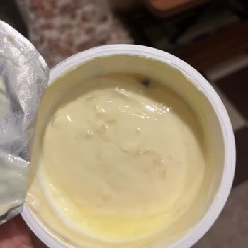 Tarihi Geçmemiş Olmasına Rağmen Küflü Ananaslı Yoğurt