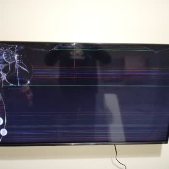 Kırık Panelli Televizyon Teslimatı, Ürün Değişimi Ve Ücret İadesi Talebi