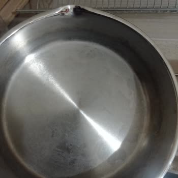 Korkmaz Tencere Setinde Lekeler Oluştu!