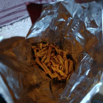 Patos En Büyük Boy Cips Paketi Boş Hava Dolu, Tüketiciyi Yanıltıyor