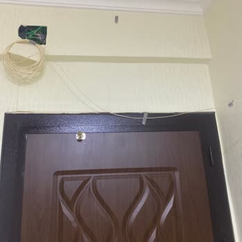 Bantla Duvara Yapıştırılan Kablolar Ve Servisin Cevapsızlığı