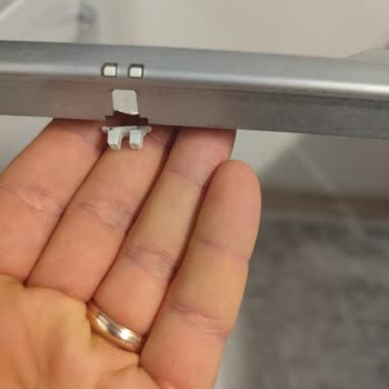 Samet Markalı Çekmece Raylarında Kırılan Tırnaklar Nedeniyle Fren İşlevi Kaybı