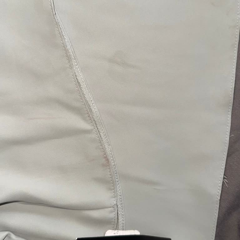 İki Kez Kirli Ve Kullanılmış Elbiseler Gönderildi