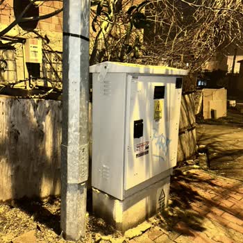 Evimin Önündeki Yüksek Gerilim Trafosu İçin Acil Kaldırma Talebi