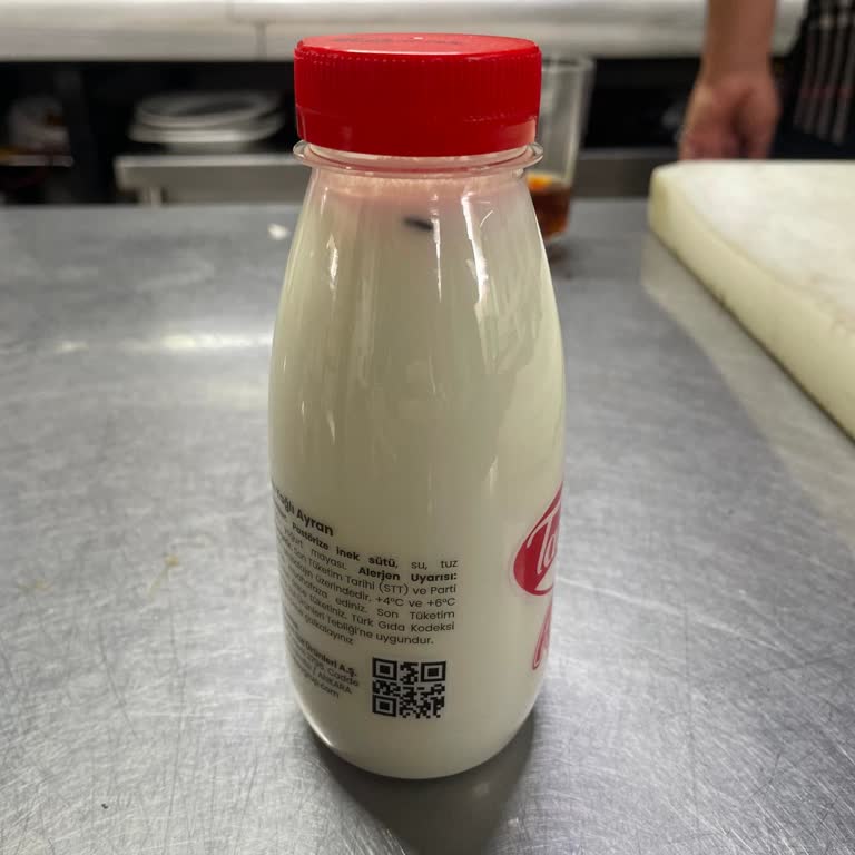 Kapalı Ayran Şişesinde Siyah Yabancı Madde Tespiti